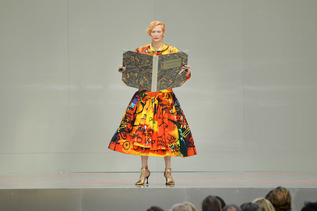 http://www2.pictures.zimbio.com/gi/karl+Ever+Le+Grand+Palais+jWVr9THOmd0x.jpg
